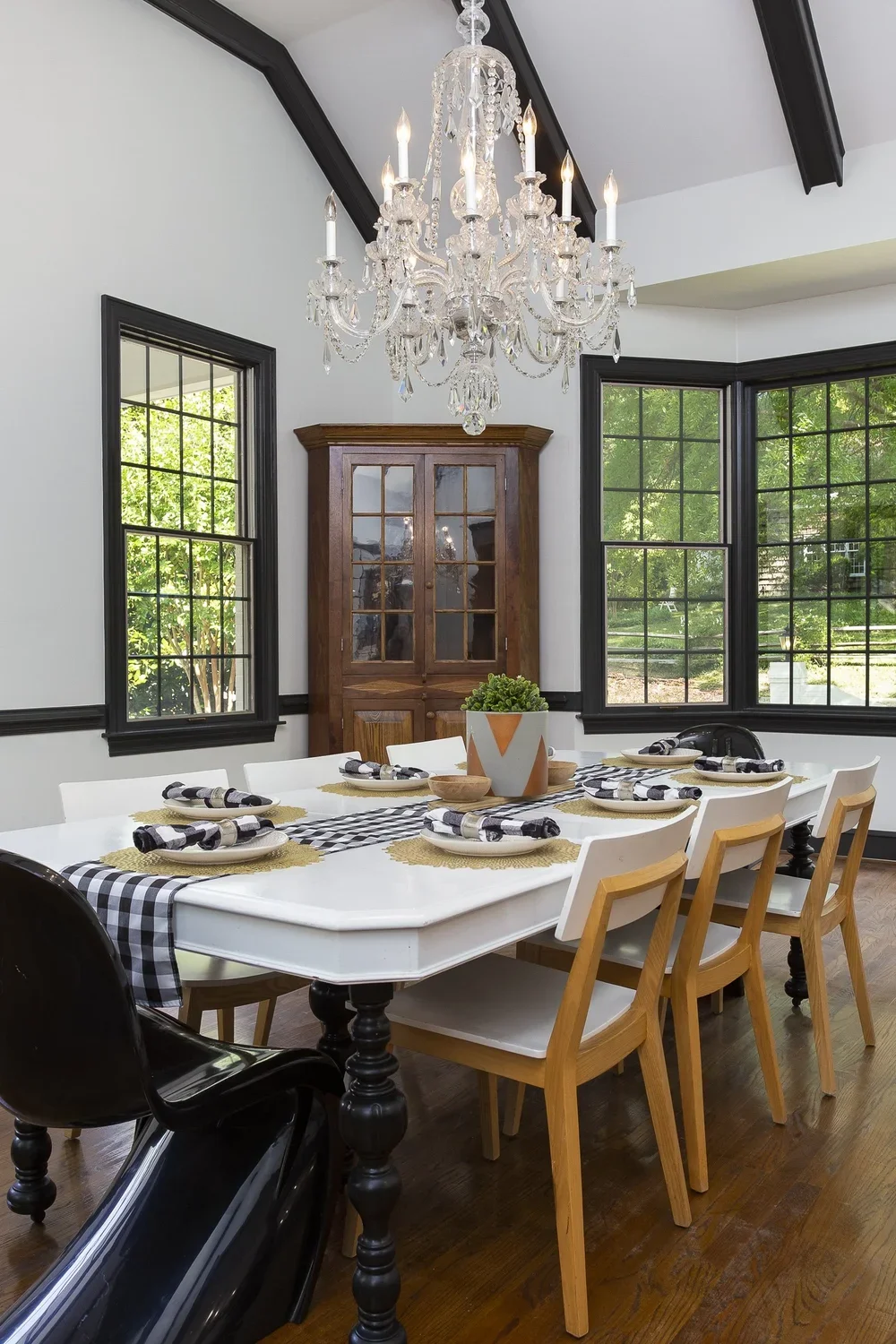triad-real-estate-photographer-photography-greensboro-high-point-winston-saslem-nc-jordan-younce-gso-realtor-airbnb006.jpg.webp