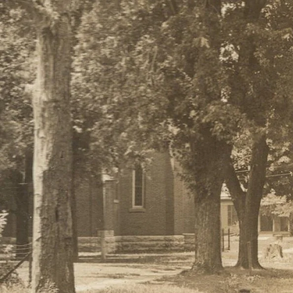 Unpaved one man two women (1).jpg