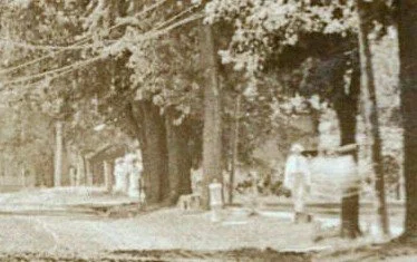 Unpaved one man two women (2).jpg