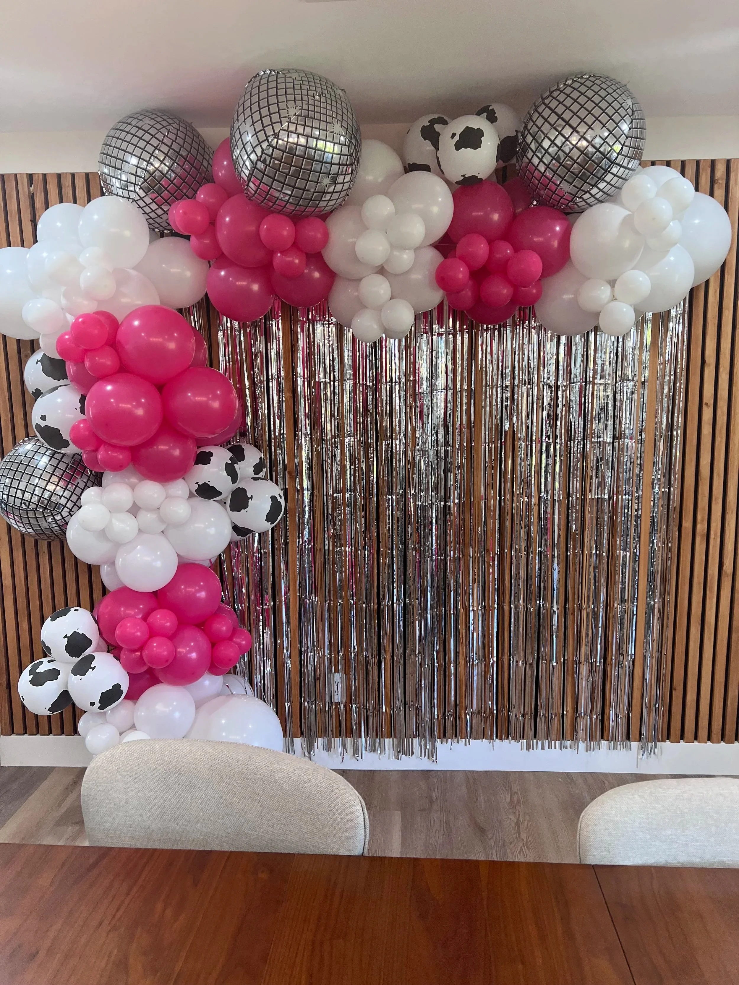 TINSEL WALL BACKDROP