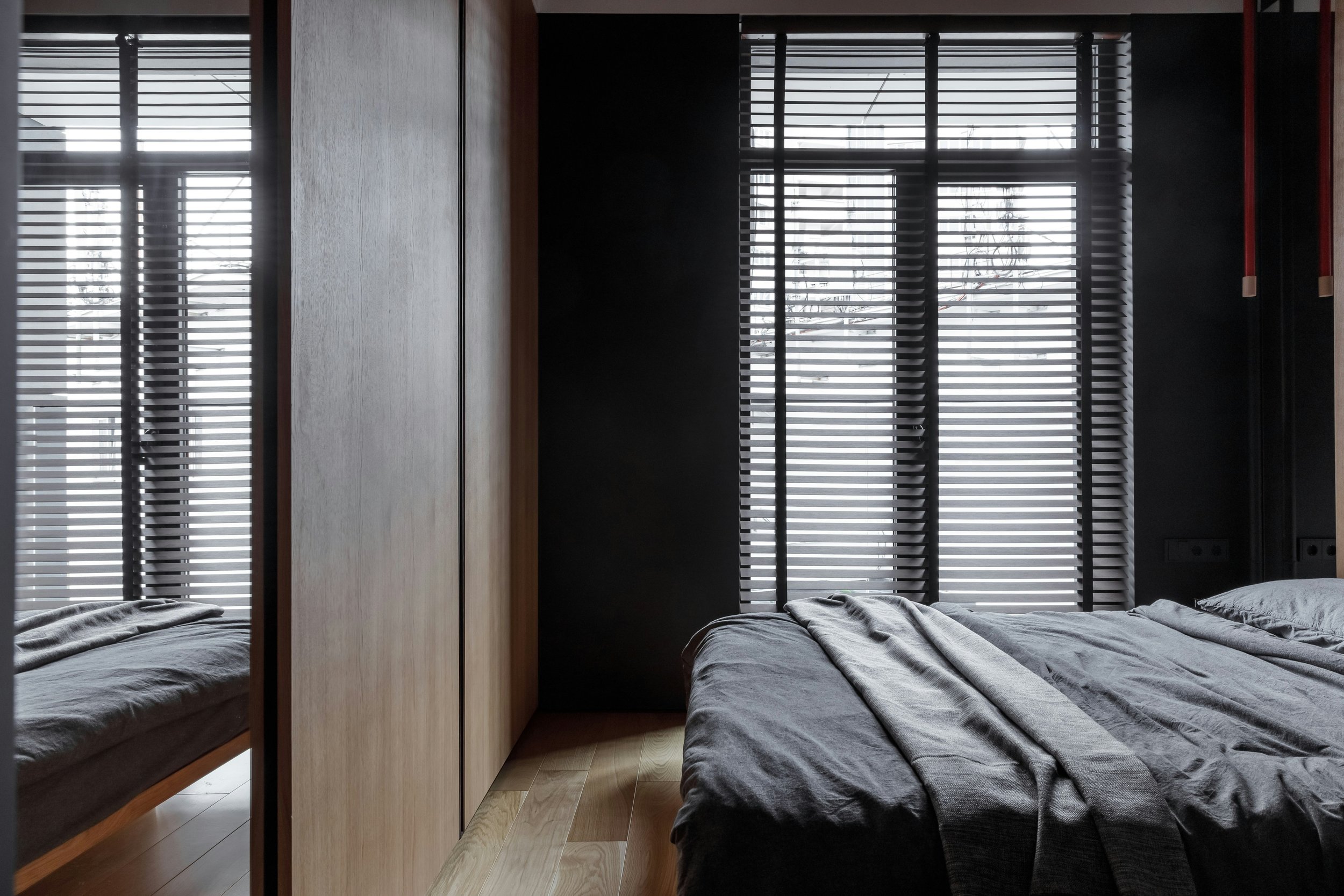 What Is the Difference Between Modernist and Mid-Century Interior Design?