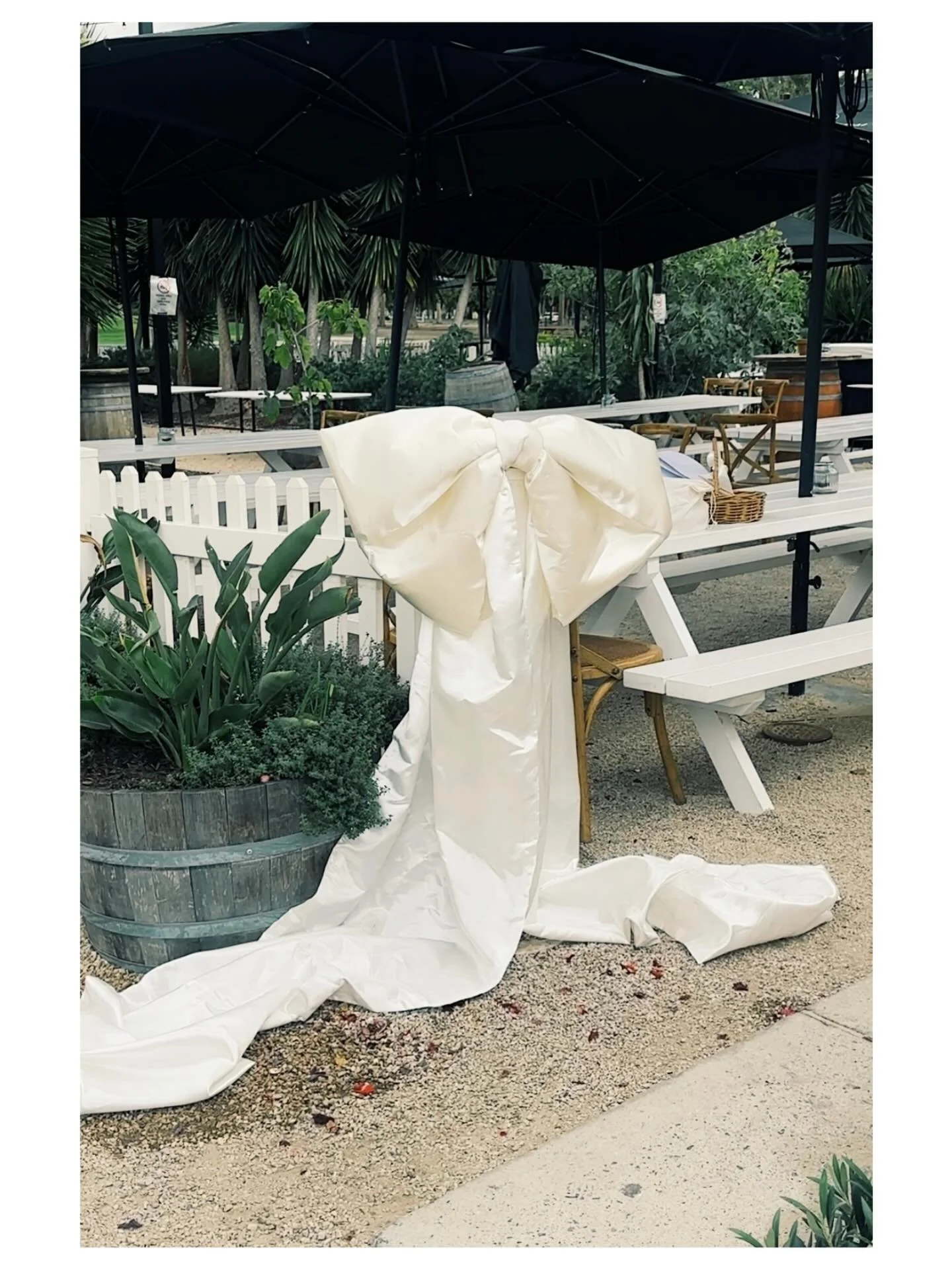 This on arrival 
&bull;
&bull;
&bull;
#eventstyling #giantbow #weddingidea #weddingstyling #weddingidea