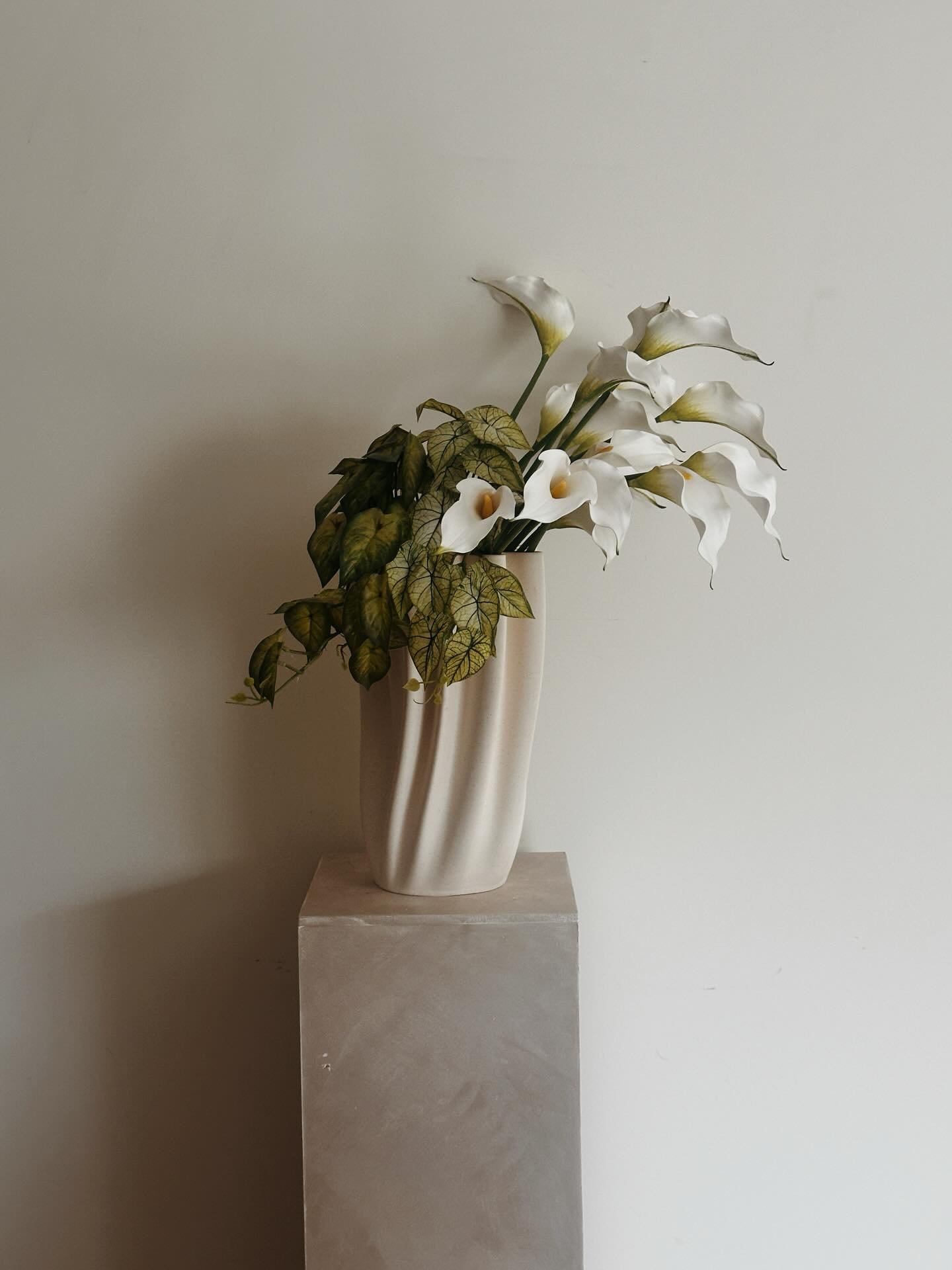 Our latest faux floral play
&bull;
&bull;
&bull;
#eventstyling #weddingstyling #weddingflowers #weddingdecor #callalily