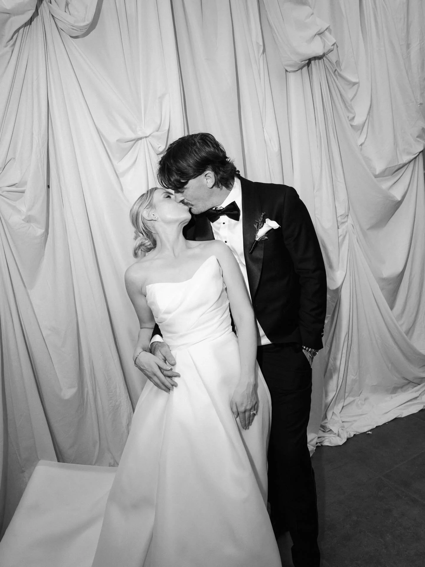 Nothing but love captured 
📸 @aaronhill.photography 
@satinbowevents 
@romeo.tiramisu 
@posies_en_pointe 
@pebblr.booth 
@olympicpartyhire 
@avocaweddings 
@amuselighting 
@adelaidestarlightentertainment 
&bull;
&bull;
&bull;
#eventstyling #weddingi