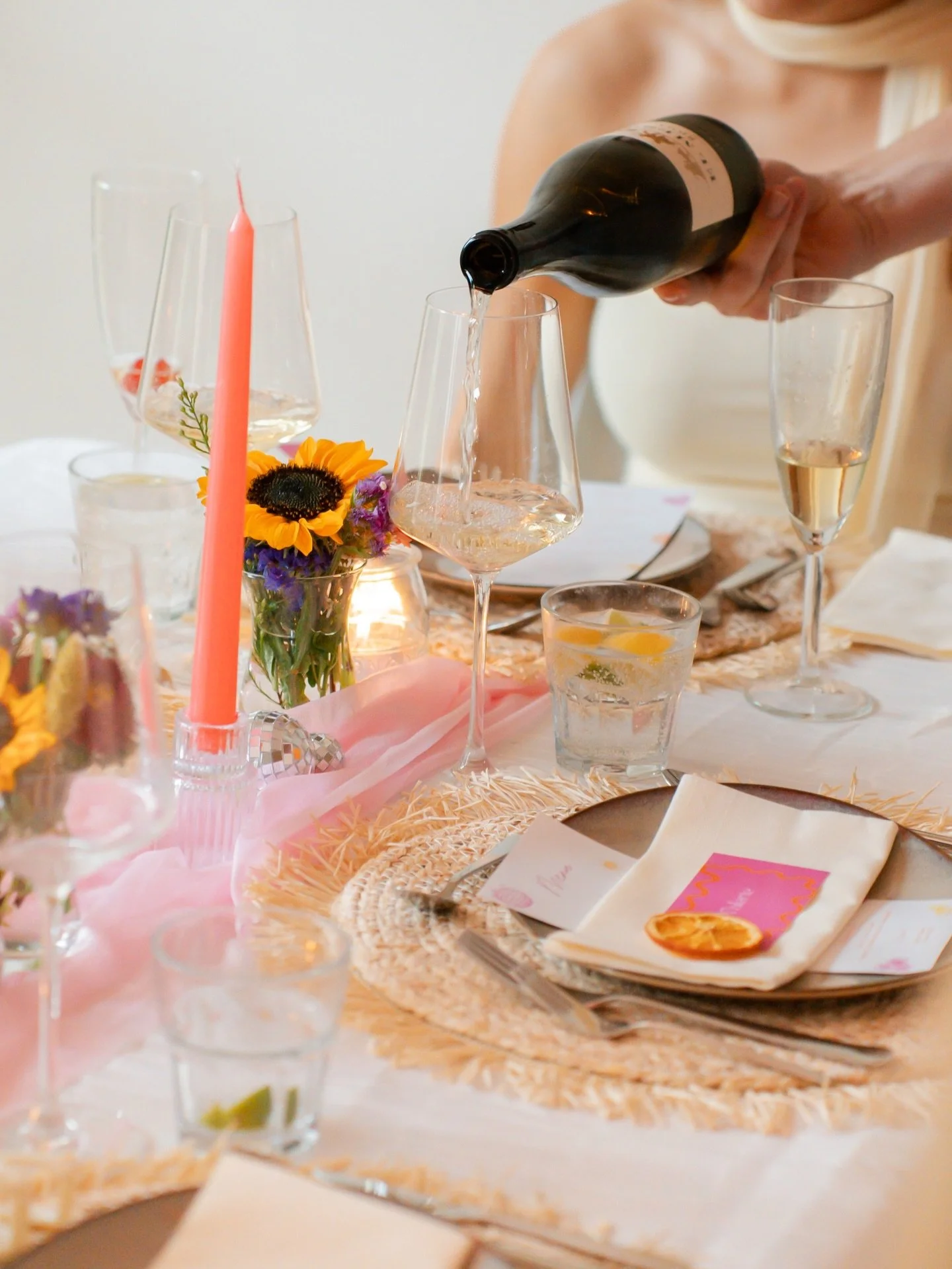 Iets te vieren deze zomer? 🥂✨
Van verjaardagen en diners tot andere bijzondere momenten, hoe leuk is het om deze momenten vast te laten leggen.

De sfeer, mooie details en spontane momenten. Zodat jij volop kunt genieten van het moment, terwijl ik z