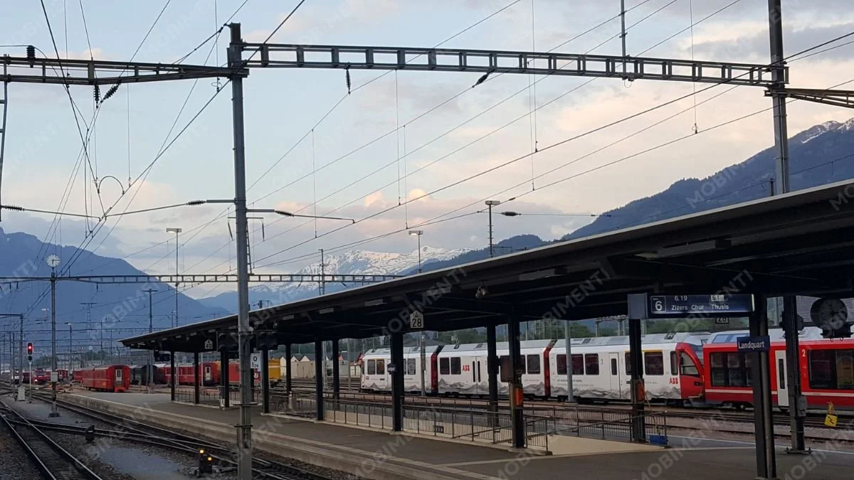Pendelzug im Bahnhof Landquart – Rhätische Bahn