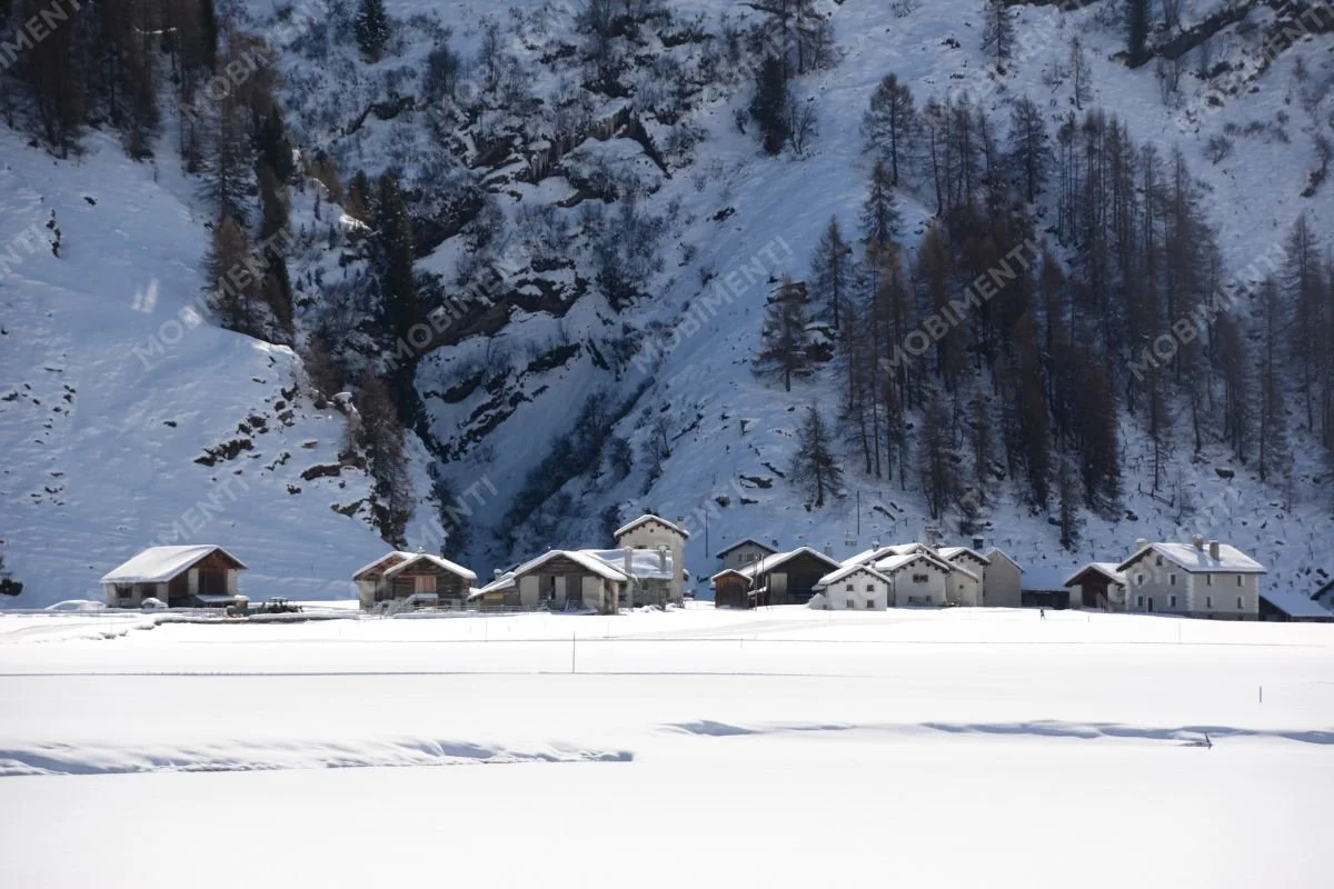 Isola – Winterlicher Weiler bei Sils