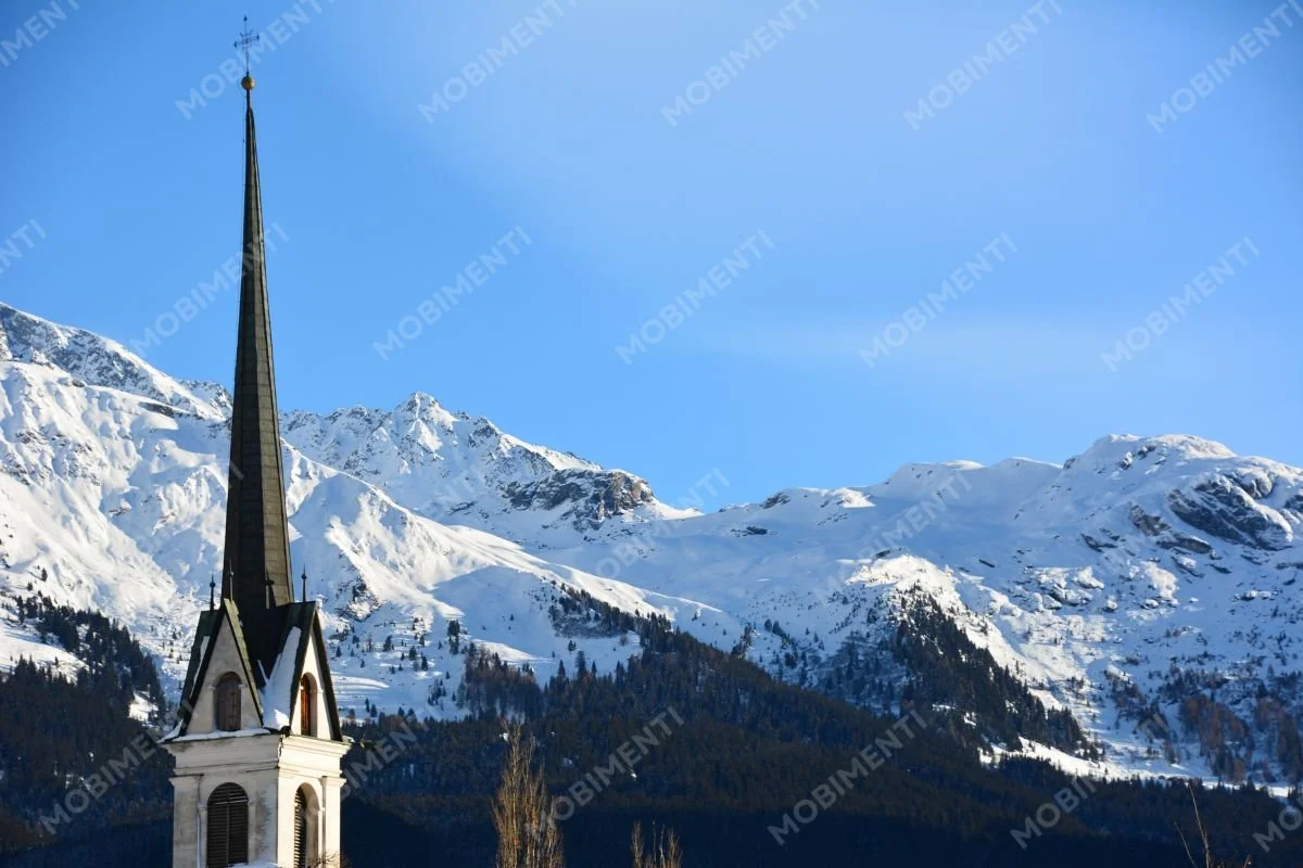 Savognin – Winterpanorama mit Son Mitgel