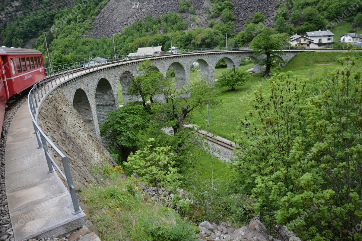 Kreisviadukt Brusio - Seitenblick – Rhätische Bahn