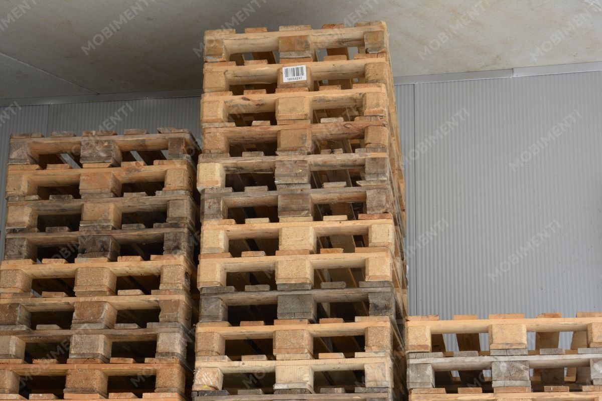 Palettenstapel mit unterschiedlicher Höhe