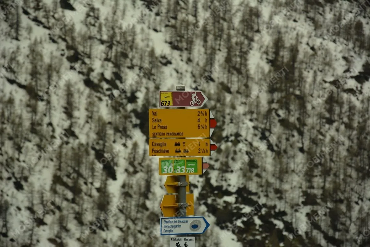 Wegweiser Alp Grüm im Winter – Landschaftsfotografie