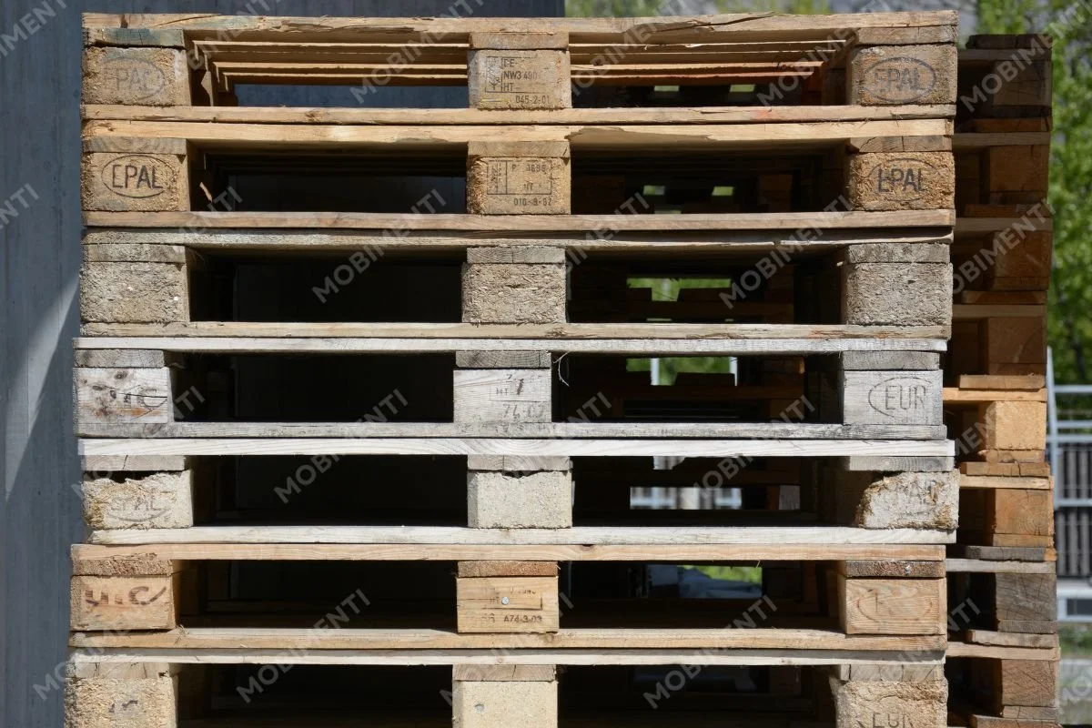 Stapel aus Holzpaletten
