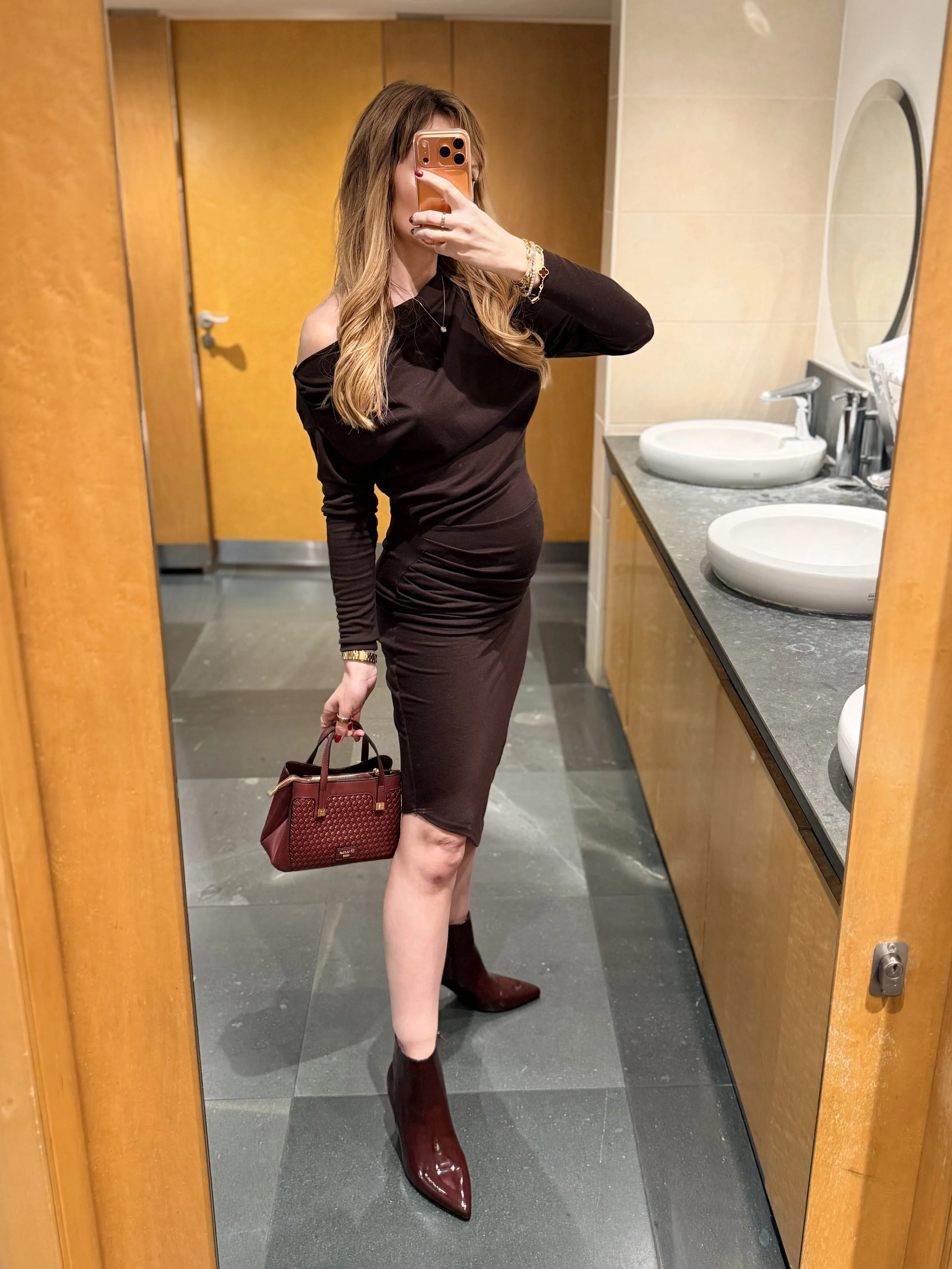 pregnant escort 25.jpg