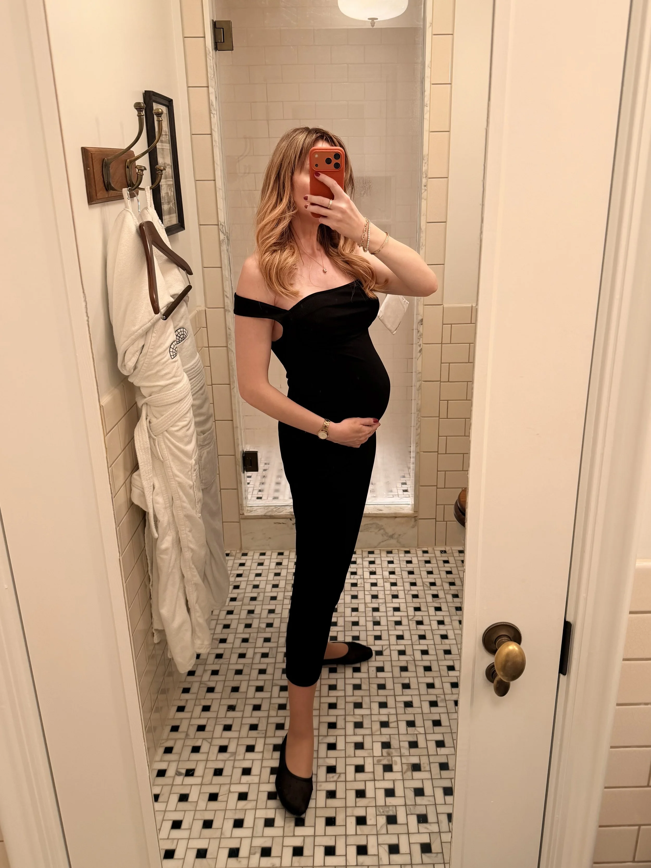My prenatal physio recommended I spend at least 5 straight minutes per day on my hands and knees FOR MY HEALTH. I mean 😏