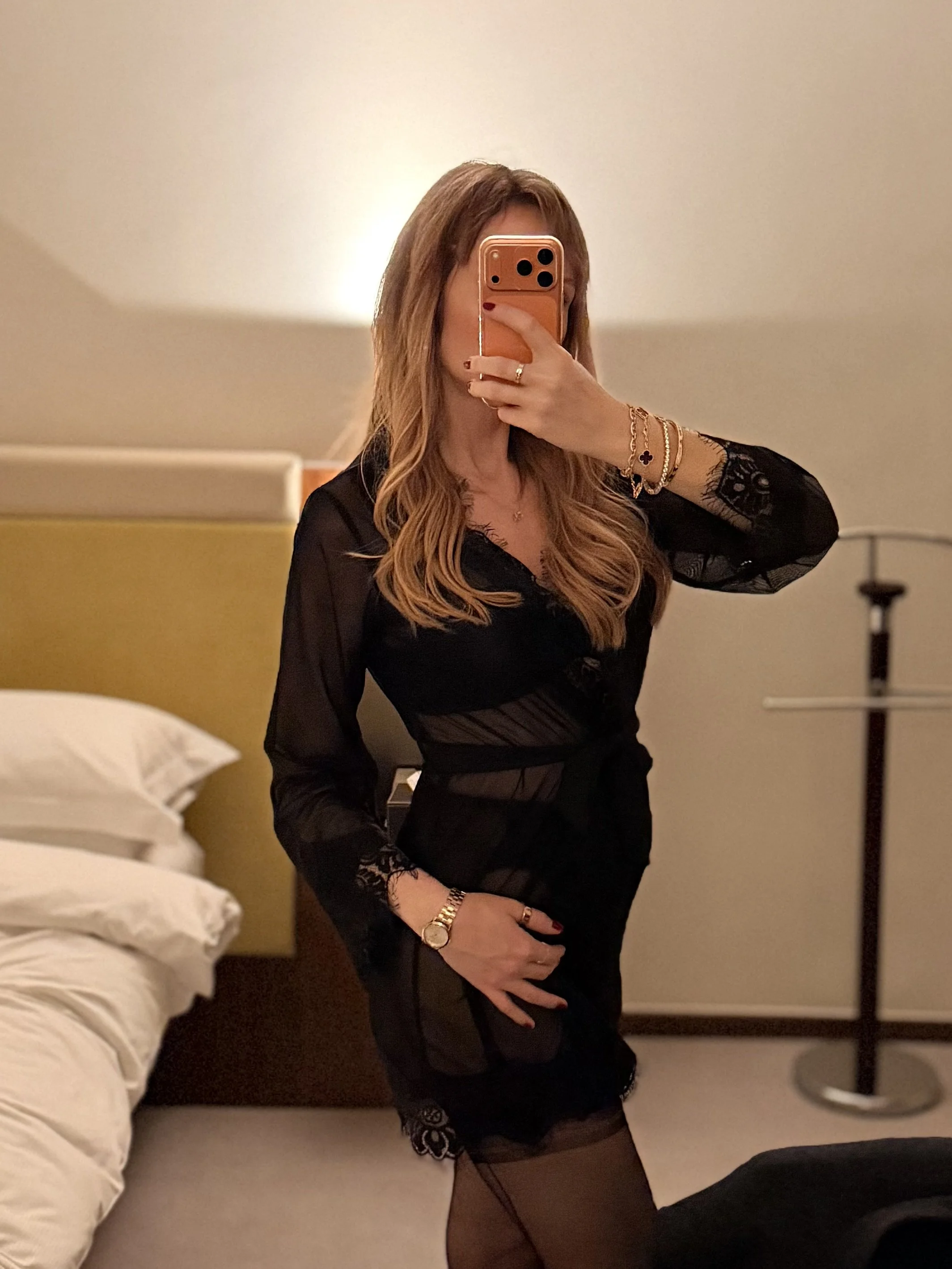 pregnant escort 26.jpg