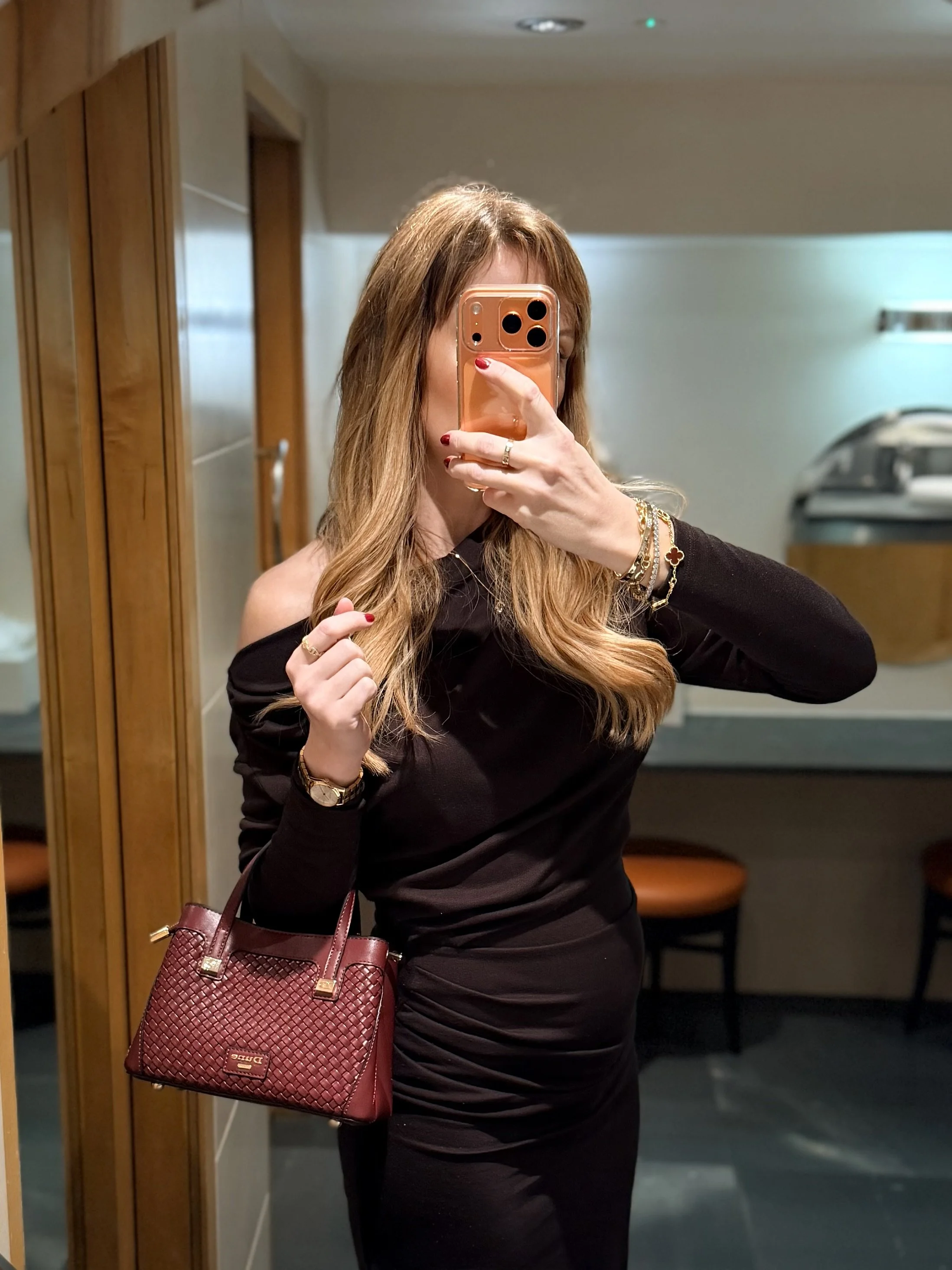 pregnant escort 23.jpg