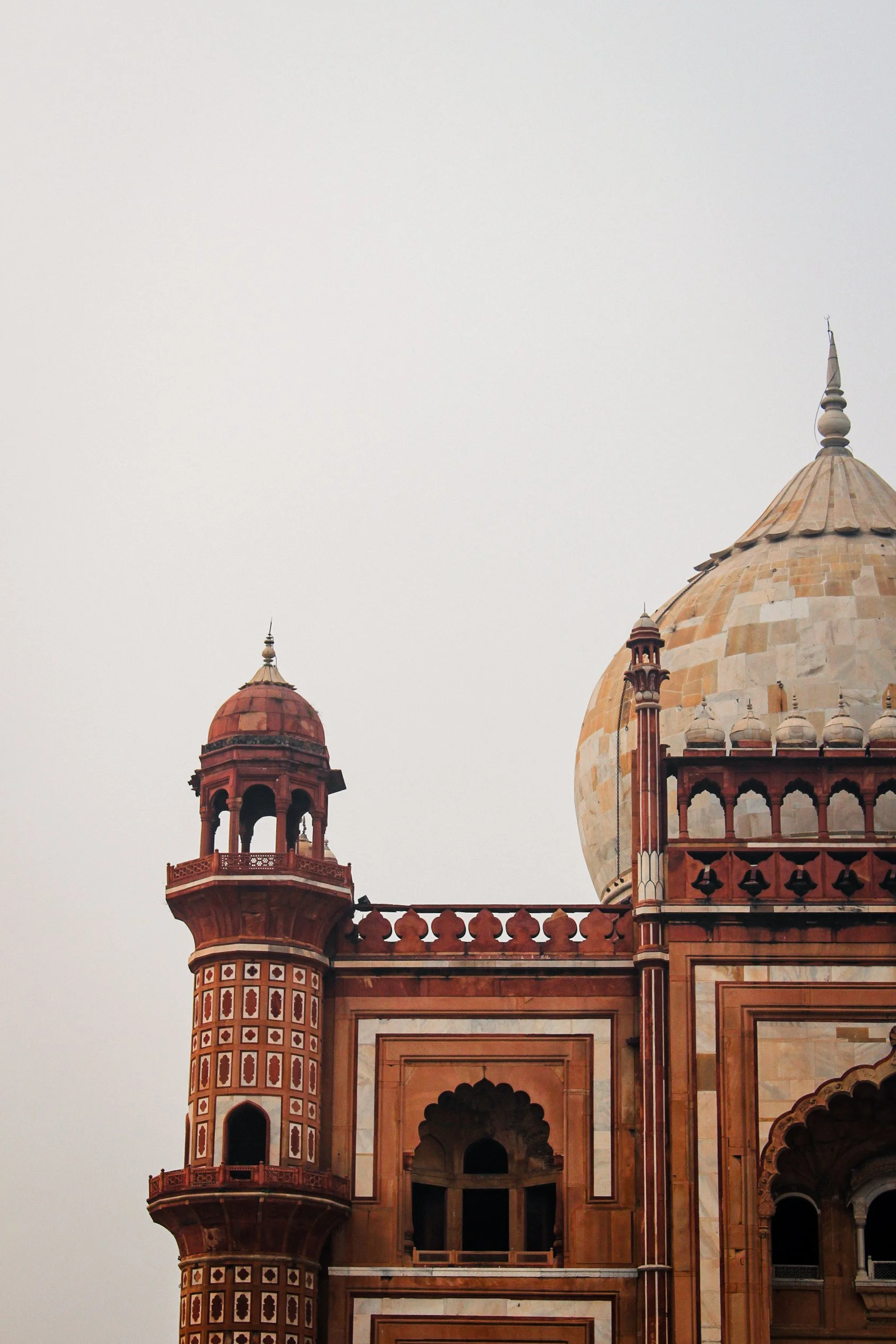 Safdarjung Tomb: A Quiet Monument to Mughal Delhi