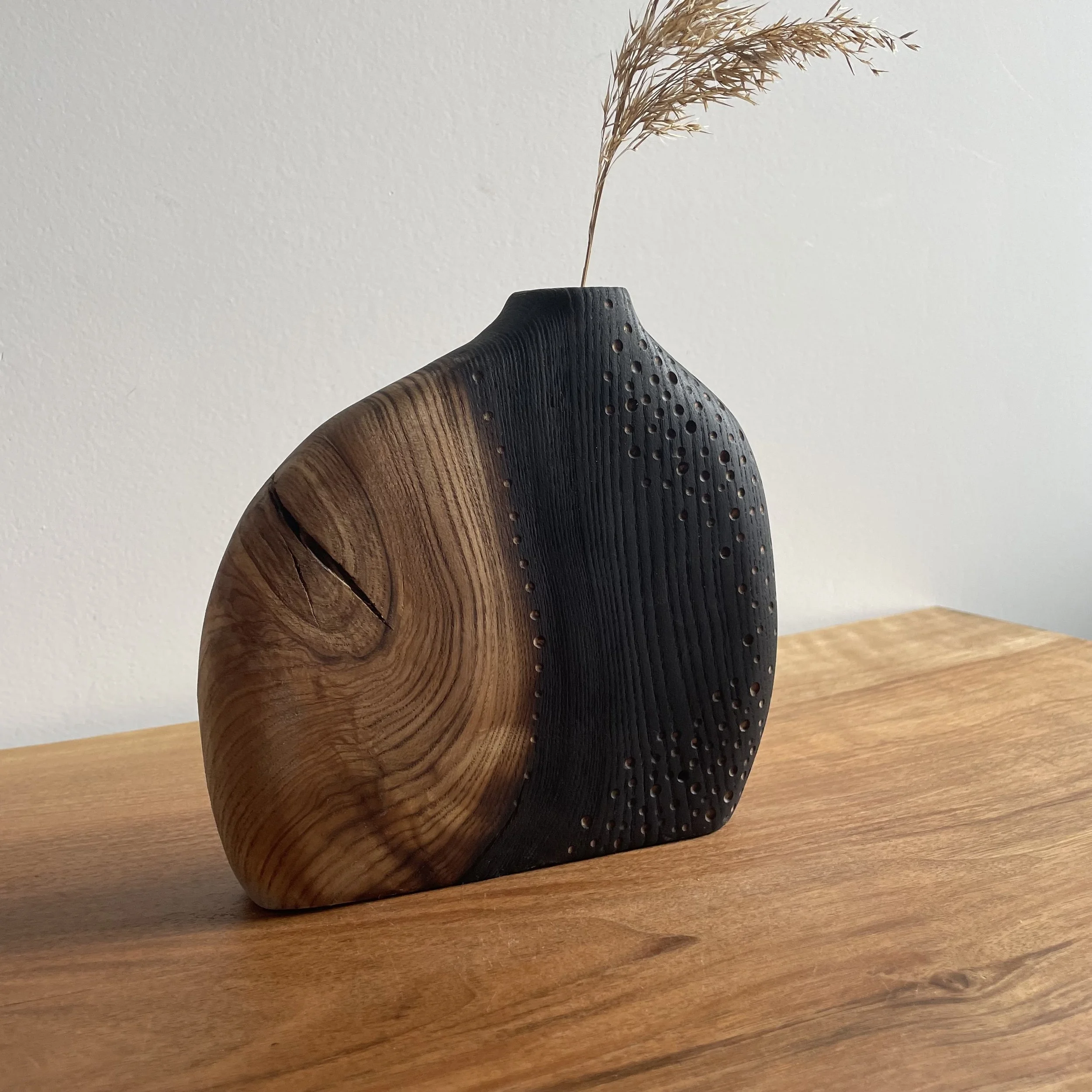 Umbra-vase-bois-soliflore-vue-de-côté.jpeg