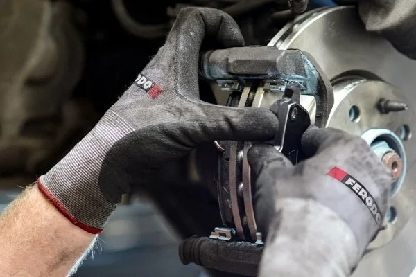 Brake Pad Installation / Per Side