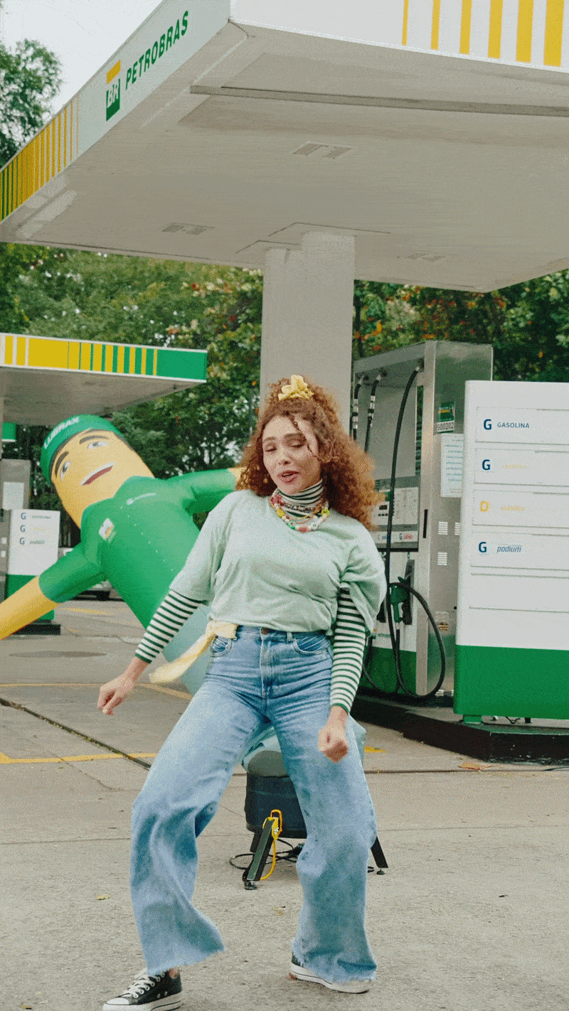 Vibra_BonecoDoPosto_Carol_vF-ezgif.com-optimize (1).gif