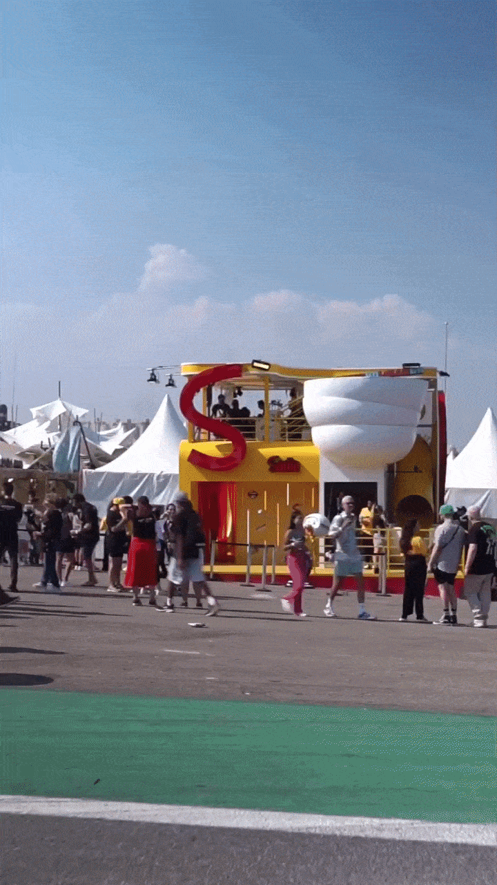 Umpoucodoquevivinoday2noLollaenaopodiasermelhorCurtimuitojuntocomagalerada-ezgif.com-optimize (2).gif