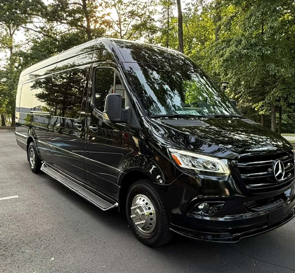 Sprinter Van
Capacity:
Up to 14 passengers