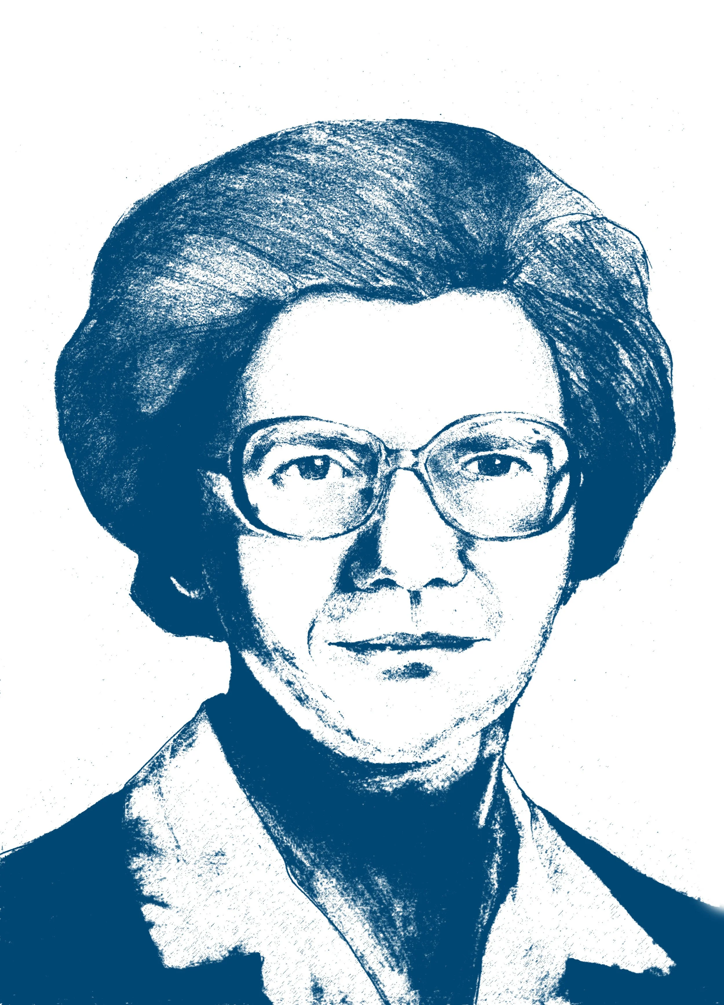 Portrait monochrome d'une femme portant des lunettes, coiffée de cheveux courts et portant un chemisier formel.