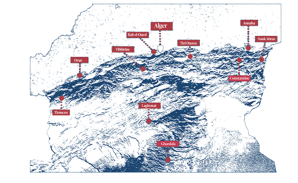 Carte topographique de l'Algérie avec plusieurs villes marquées en rouge, notamment Alger, Oran, Tlemcen, Laghouat, Ghardaïa, Constantine, Annaba, Souk Ahras, Tizi Ouzou, Bab El Oued et Tibririne.