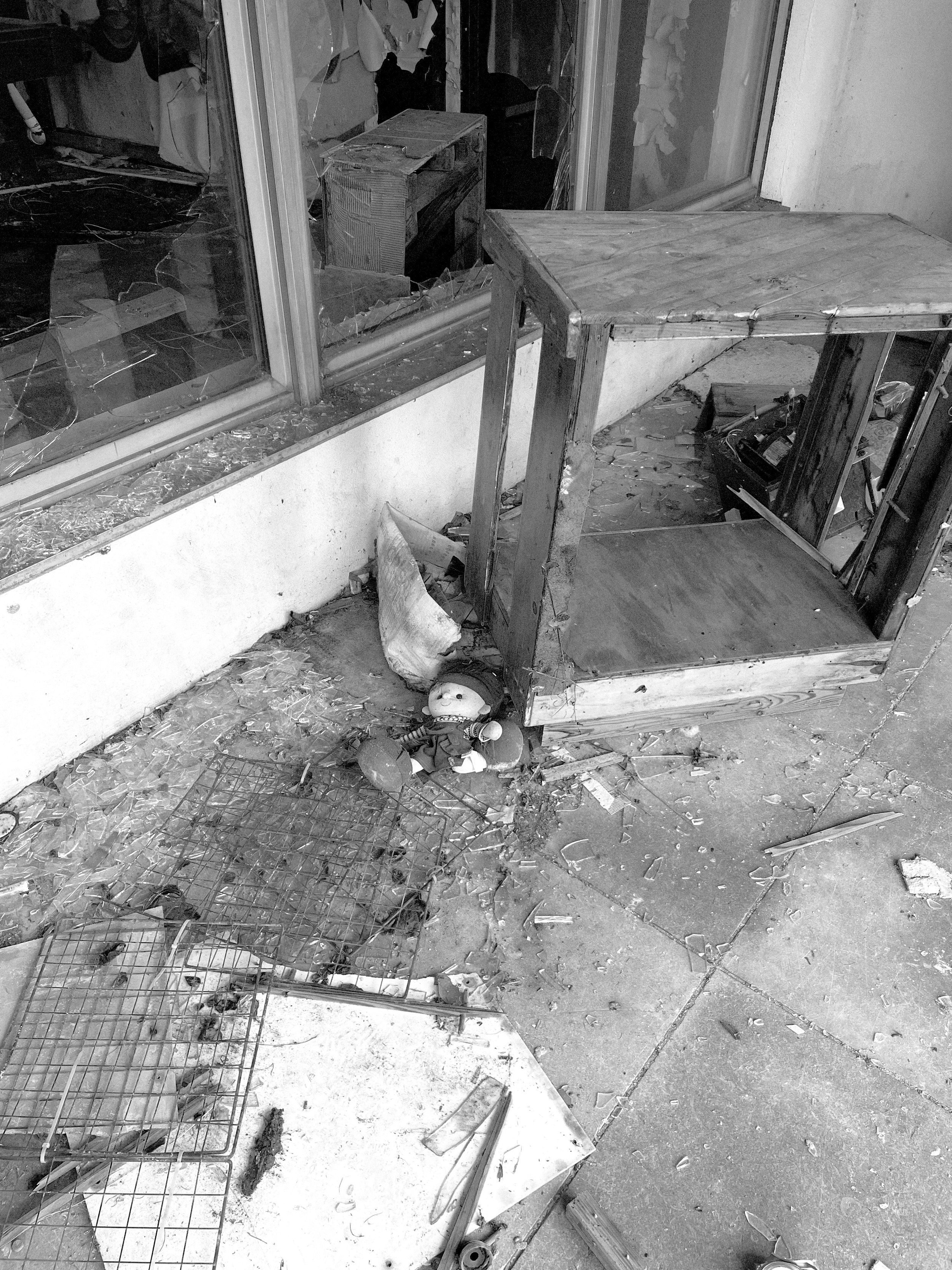 poupée-ruines copie-SW.jpg