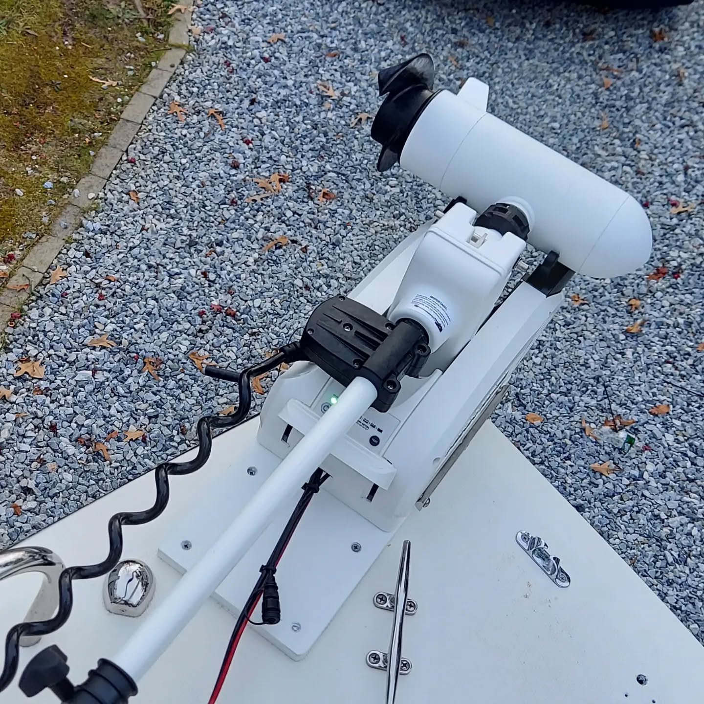 19ft @maycraftboats ready to move through the shallows with their new @minnkotamotors terrova trolley on the bow. 
#minnkotamotors #terrova #boat #trollingmotor