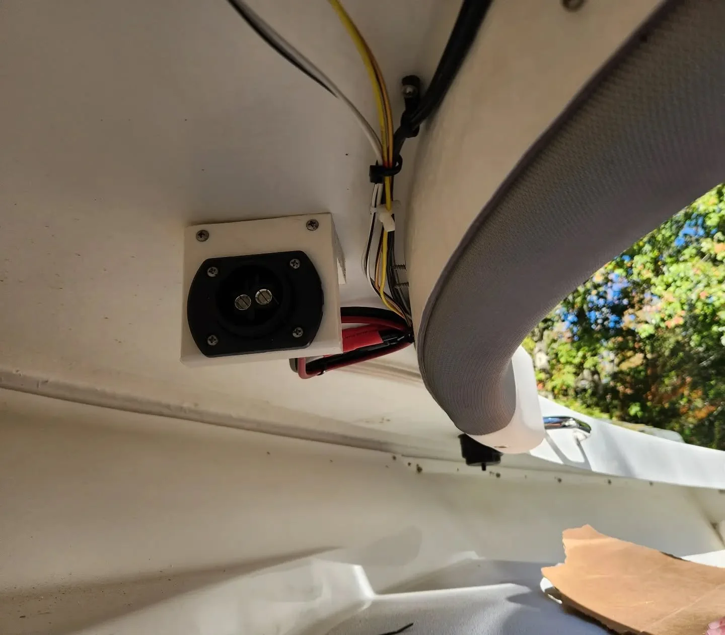 Under gunnel hidden plug for this installation. Featuring minnkotas mkr-26 plug.  Keeps it clean and out of sight when trolling motors unplugged and  not in use. 
#trollingmotor #installation #minnkota