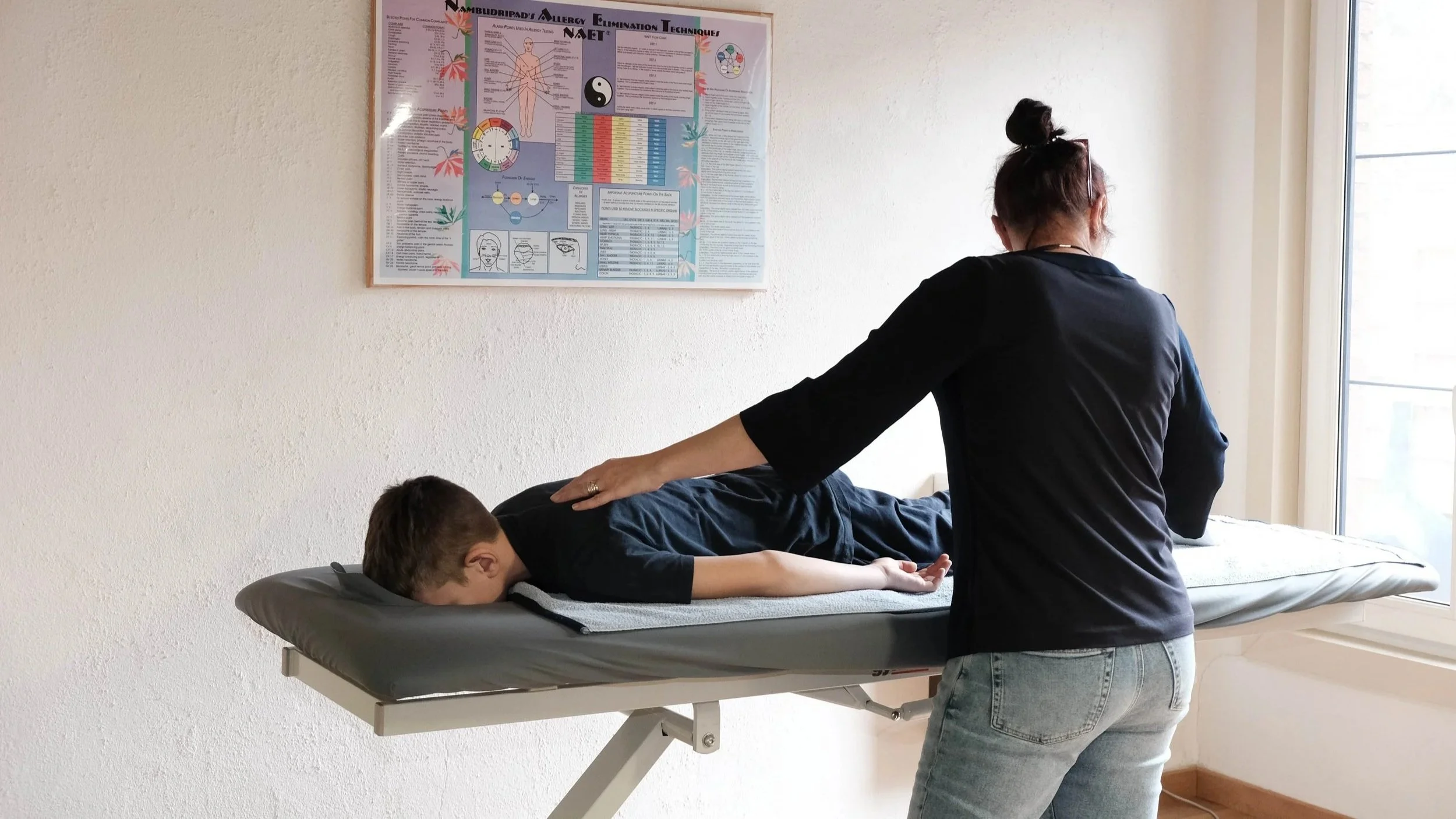 Praktijkruimte van Marieke Agterberg in Sint-Kruis-Winkel (Gent). Een rustige omgeving voor therapeutische begeleiding bij chronische klachten.