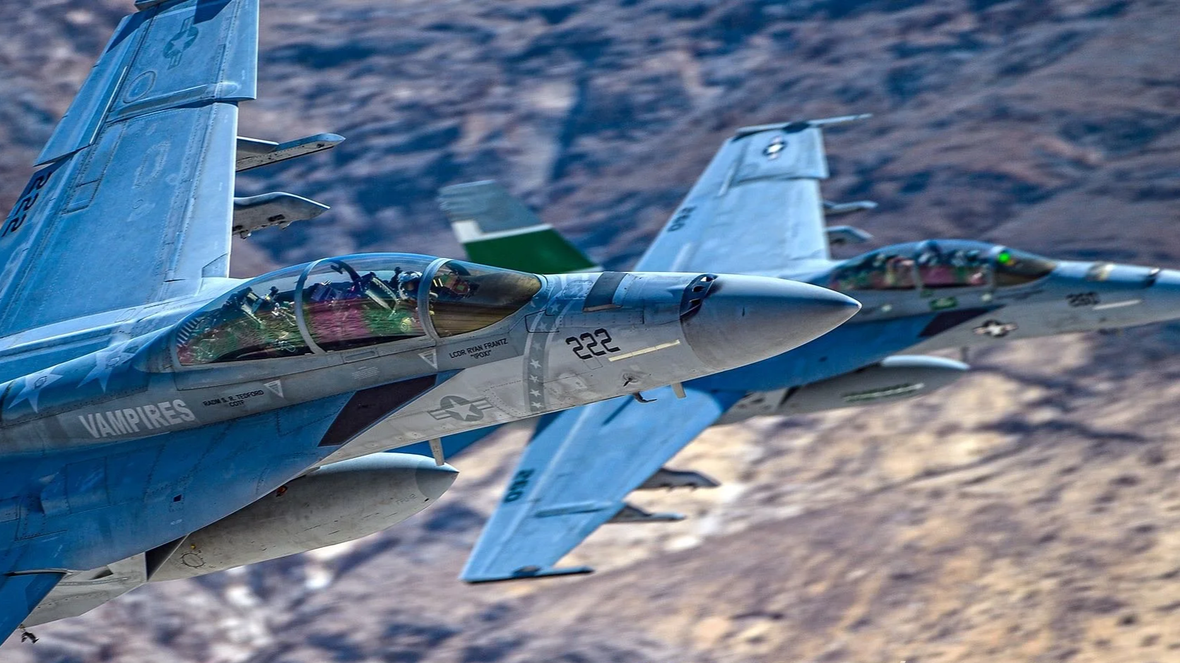 Teamwork at 550 miles per hour.