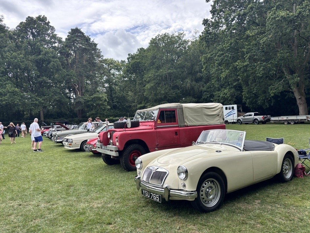 classic cars shown at the windlesham community Large.jpeg