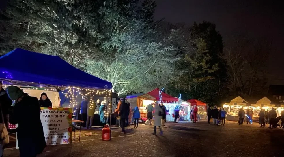 windlesham christmas market stalls.webp