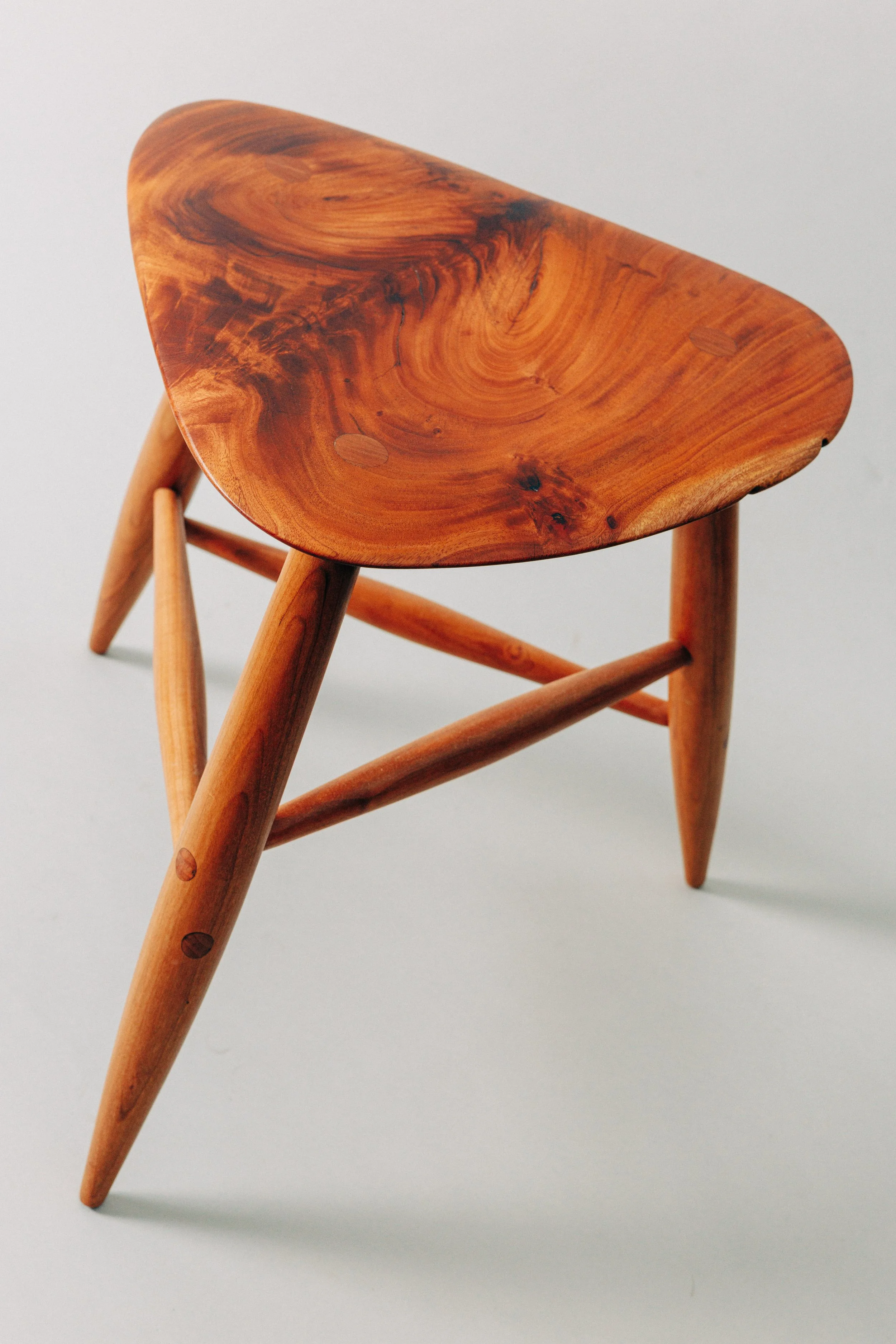 OBJECTS - Seating - S Stool - 003.jpg