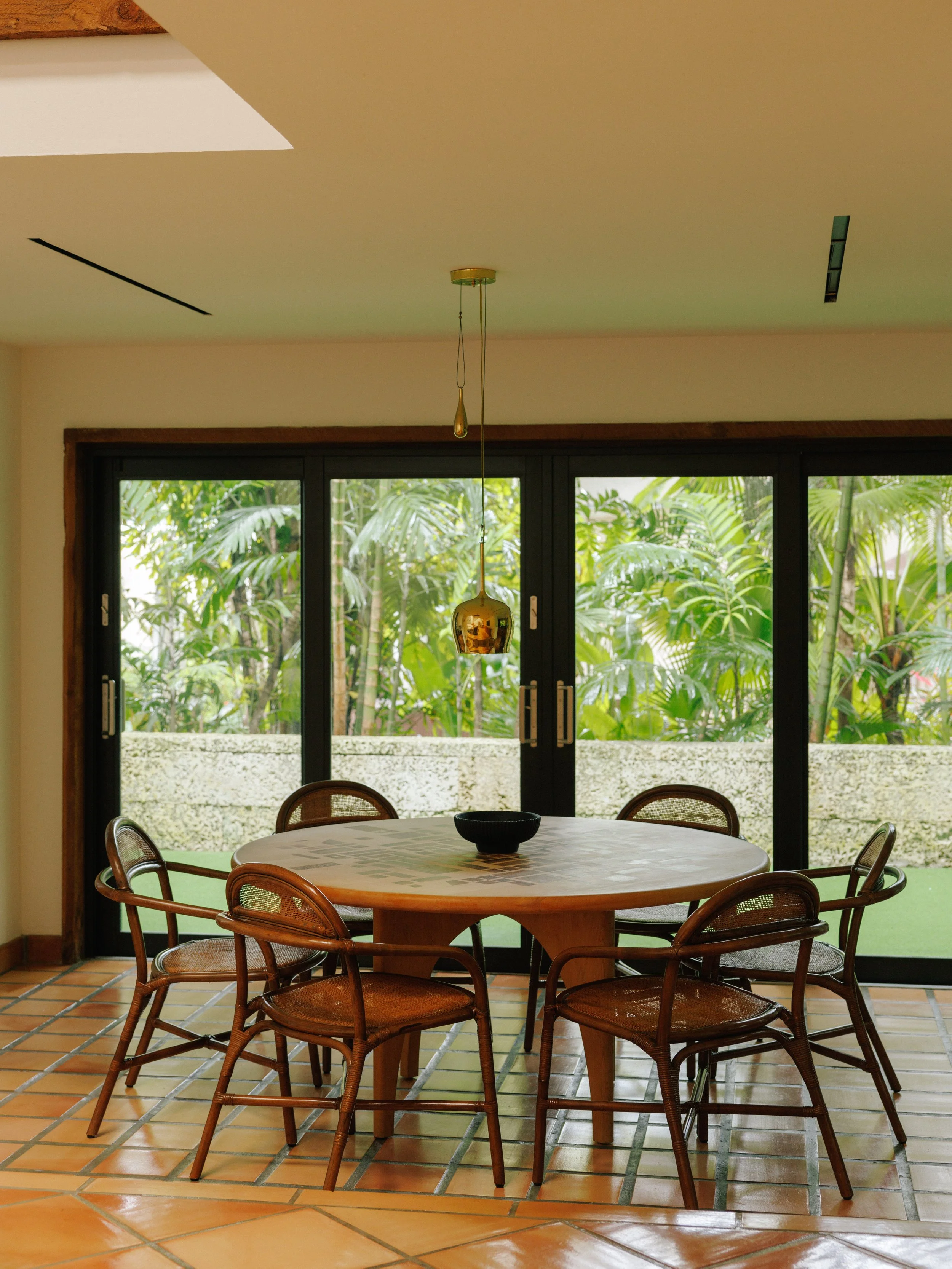 WORKS - Table - Round - 003.jpg