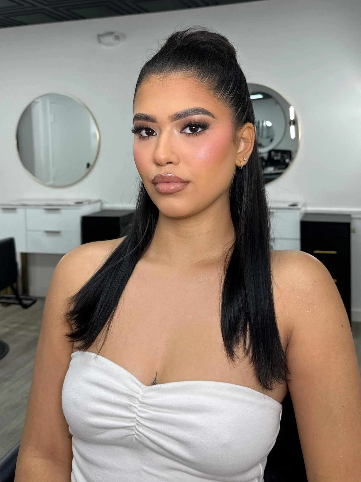 Blushed, Bronzed &amp; Glowing 🤍🎀✨

&bull; 
&bull;
&bull; 
 
Look Inspired by @jessvilaysane ✨🤍
#explorepage #ctmua #ctmakeupartist #ctbridalmua #makeupartist