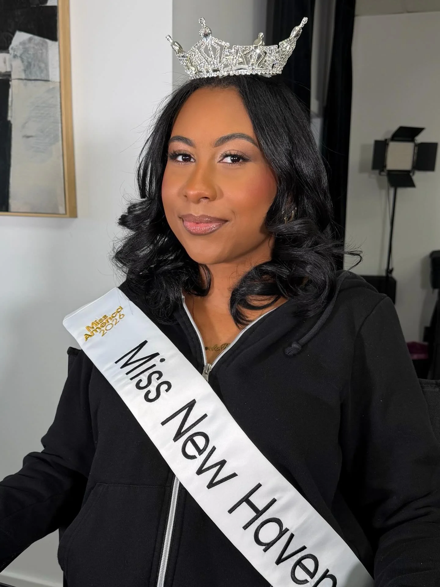 Pageant-ready glam, executed flawlessly 👑 Miss New Haven ✨🤍 

Products to Achieve This Look :

Brows- @nyxcosmetics Brow Blade &amp; Shade Nano Brow &ldquo; Espresso&rdquo;

Eyes - @patricktabeauty Major Dimension Essential Artistry Eyeshadow Palet