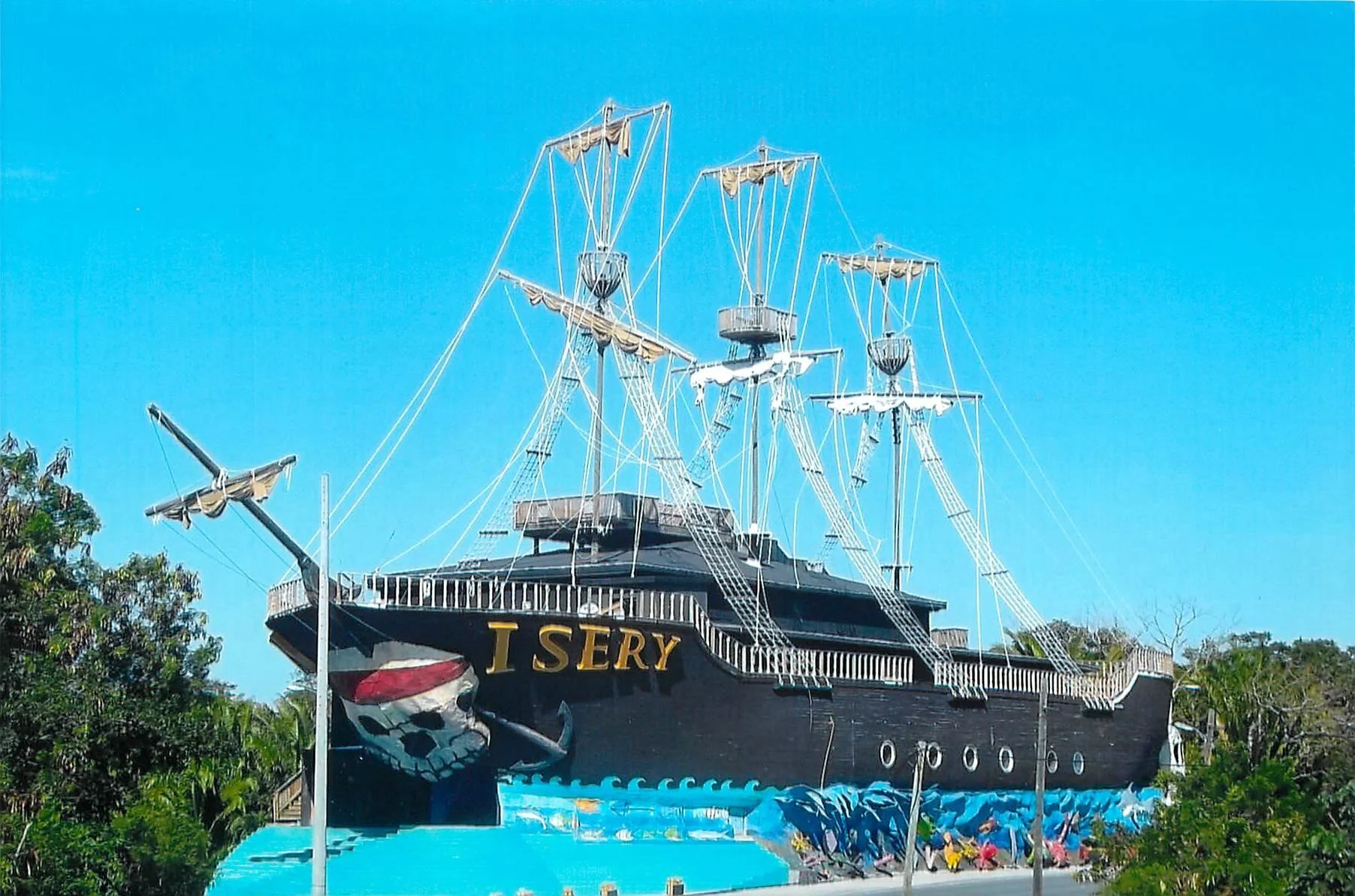 Ugly ship building for money launderimg Roatan Hondurous 2017