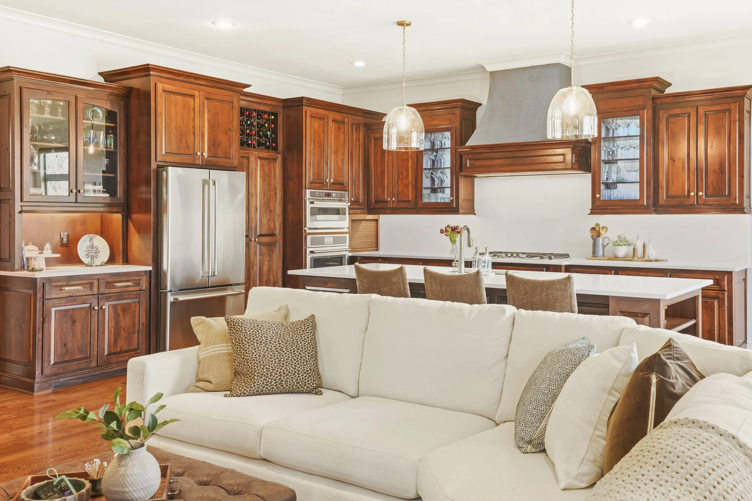 CLASSIC TRADITIONAL REFRESH