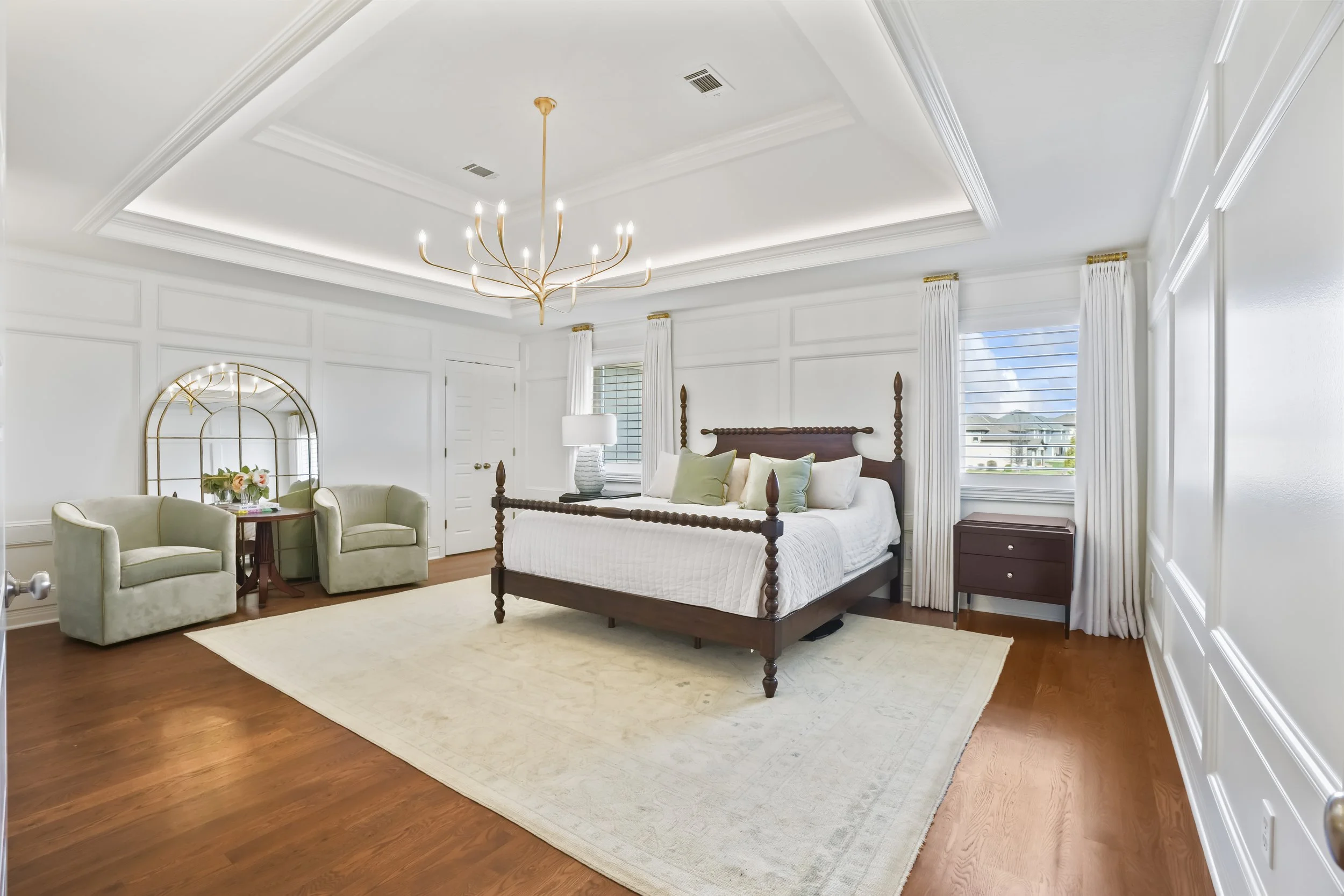 Star rating graphic with five orange stars and a review score of 4.8 out of 5.