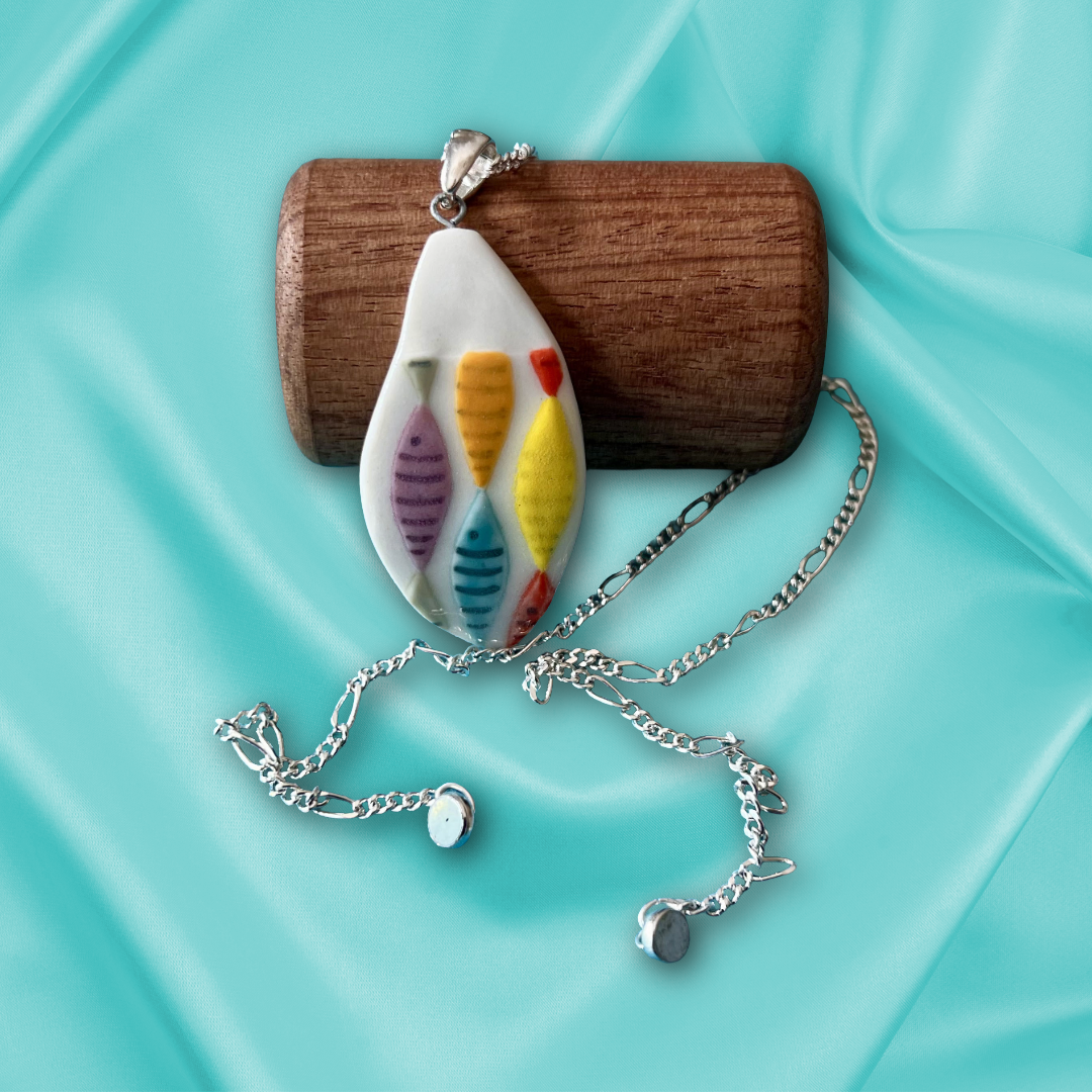 Kaleidoscope Tide Necklace Mag.png