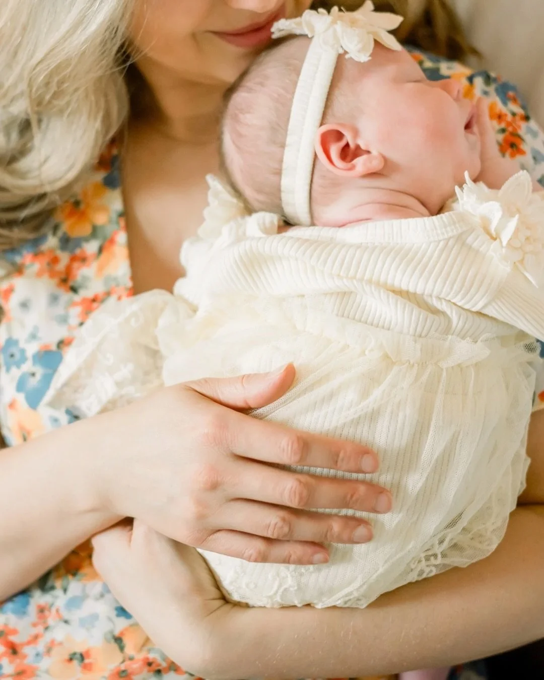 I&rsquo;ve said it before and I&rsquo;ll say it again: Newborn and family sessions are more like a hangout than they are a photo session. Catching up. Sharing stories. Reading books while mom feeds little sister. Grateful, I am grateful. 

#windsorfa