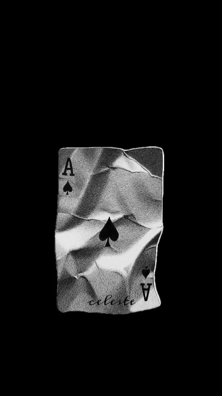 Carta de poker As de espadas con fondo negro y texto 'celeste' en cursiva.