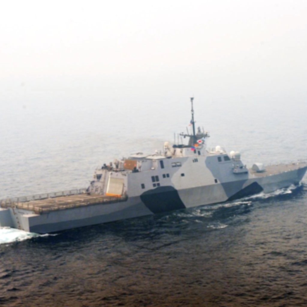 uss_freedom_transits_south.jpg