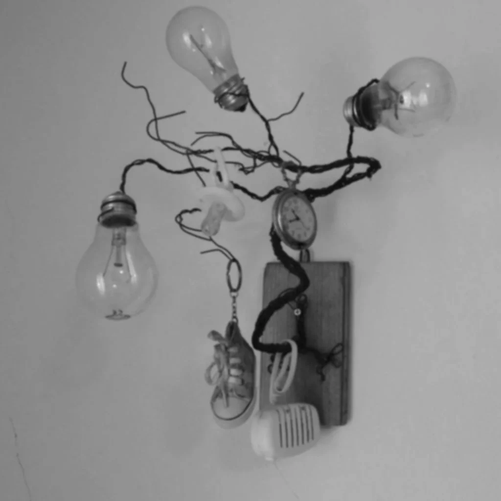 homemade_lightbulb_lamp_1189493.jpg