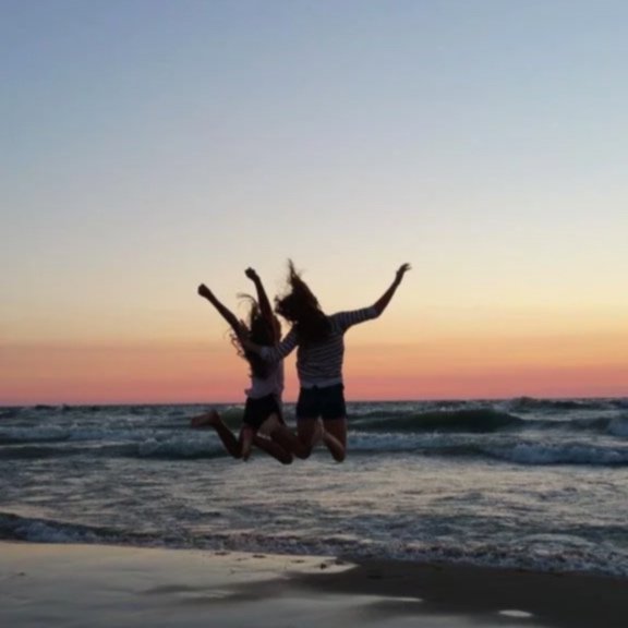 best_friends_sunset_beach.jpg