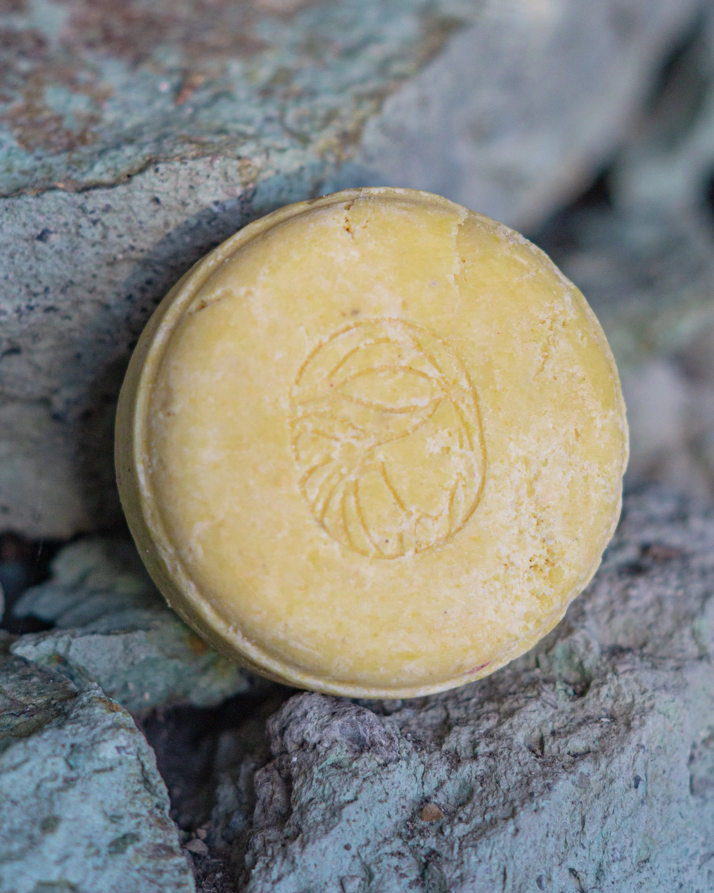 Shampoo en barra para cabello rizado (definición)