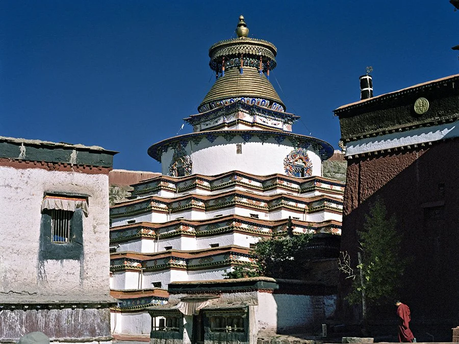 03_monk _ Kumbum Stupa.jpg